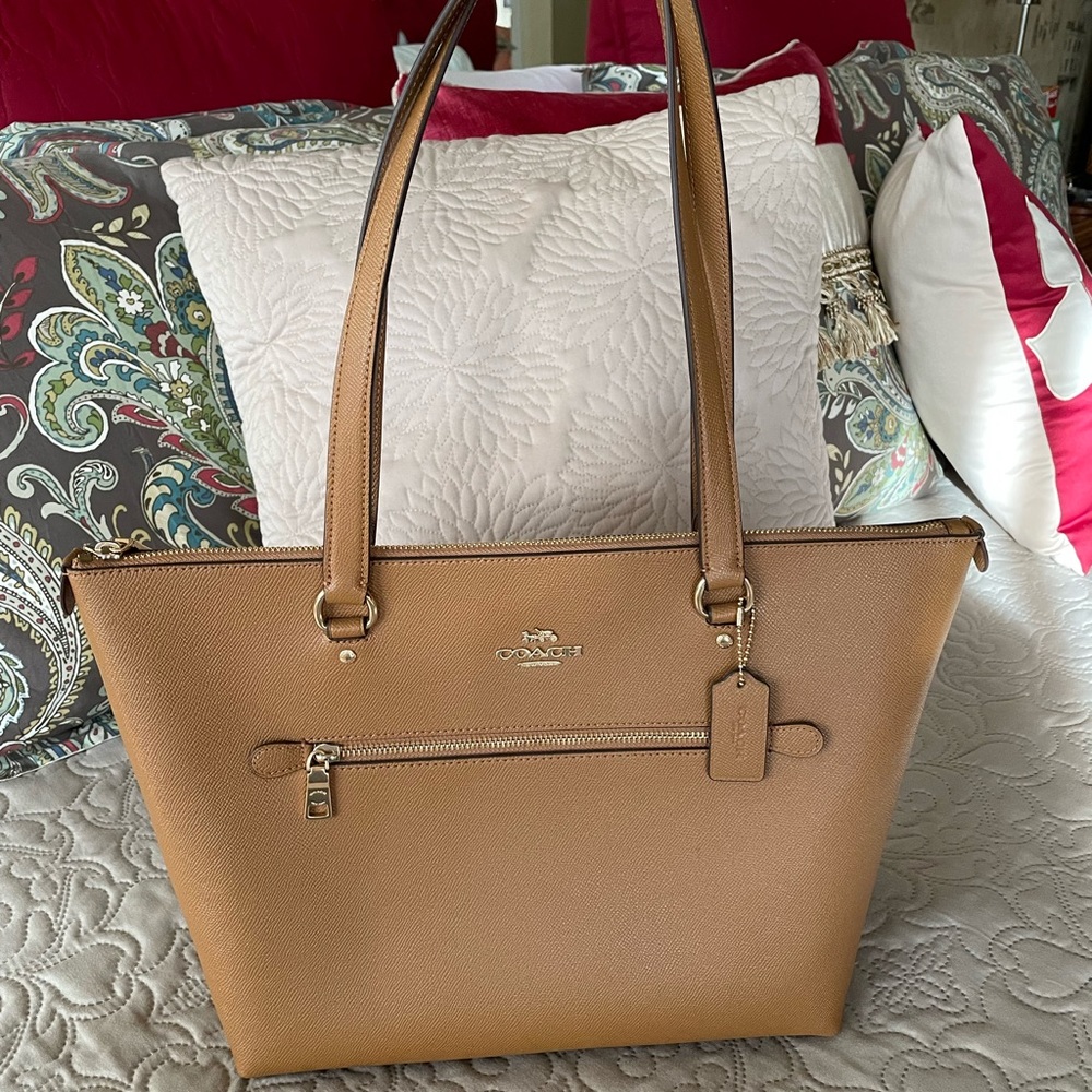 COACH Gallery Tote - Large - Caramel - NWOT